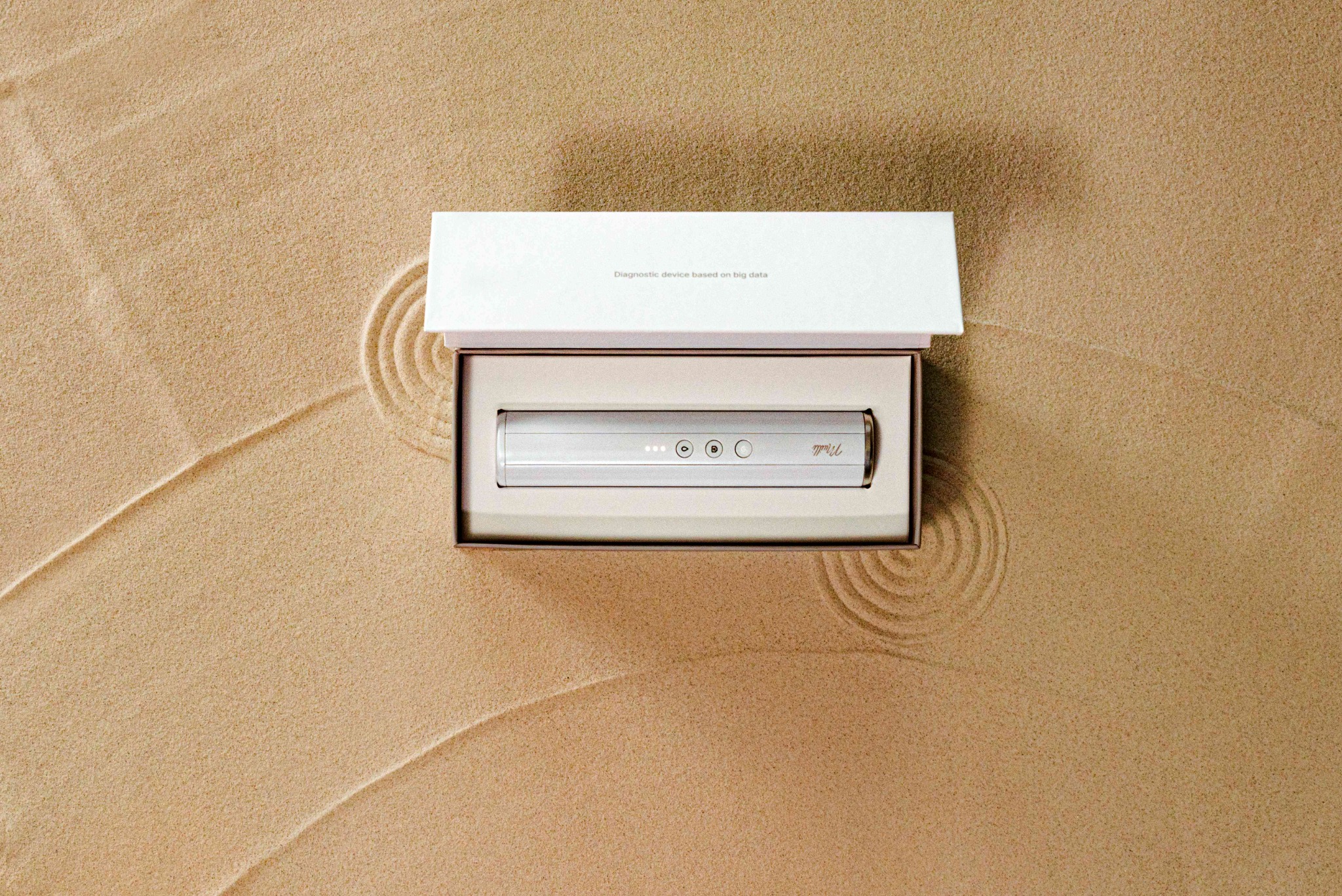 Muilli skin analysis device in packaging on sand